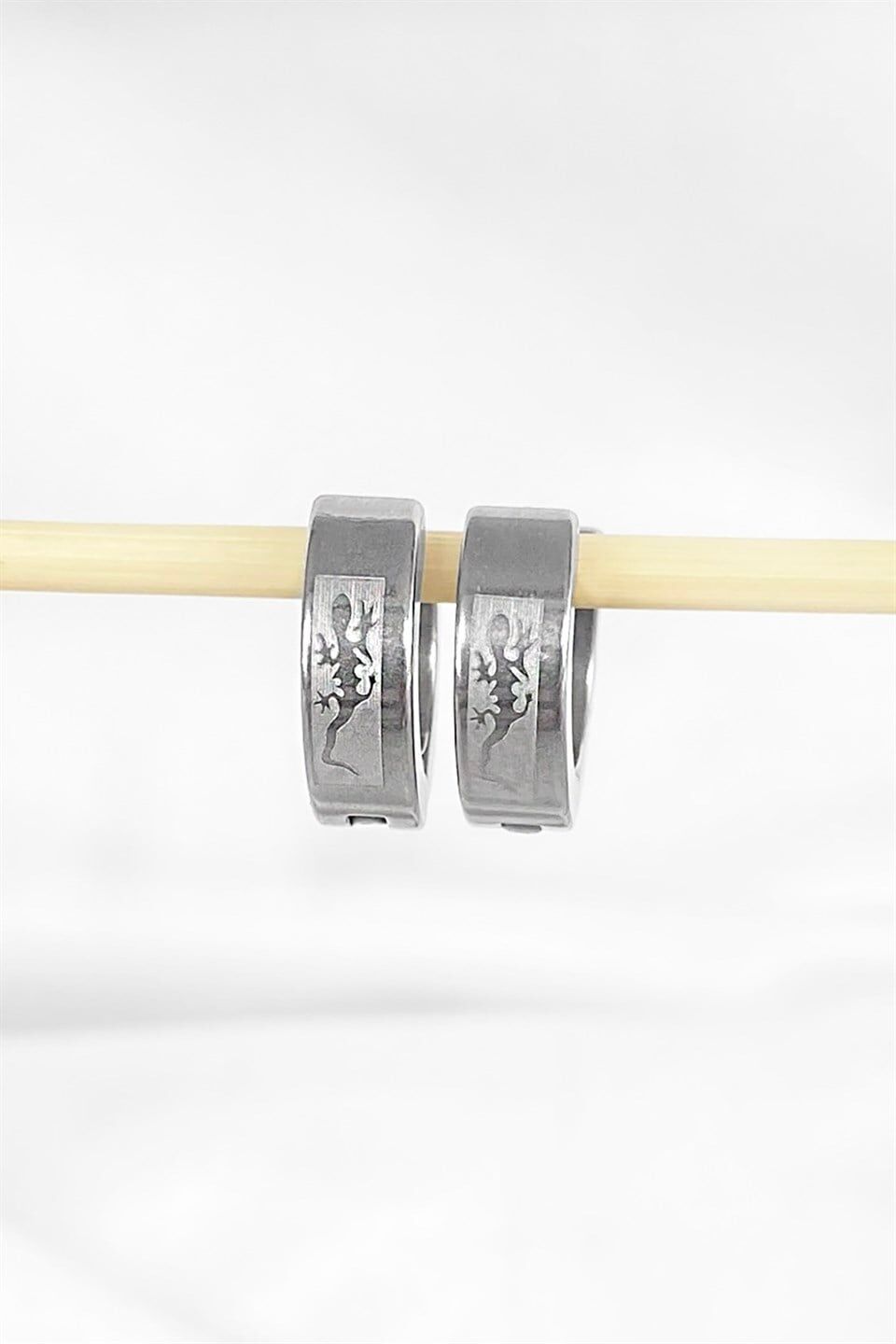 Gümüş Renk Kertenkele Desenli Unisex Halka Küpe (Çift)