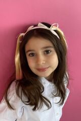 Pembe Renk Saçlı Çocuk Taç