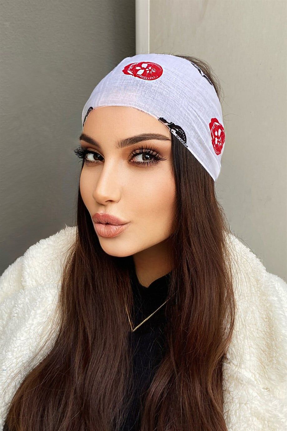 Beyaz Renk Kuru Kafa Desenli Unisex Fular